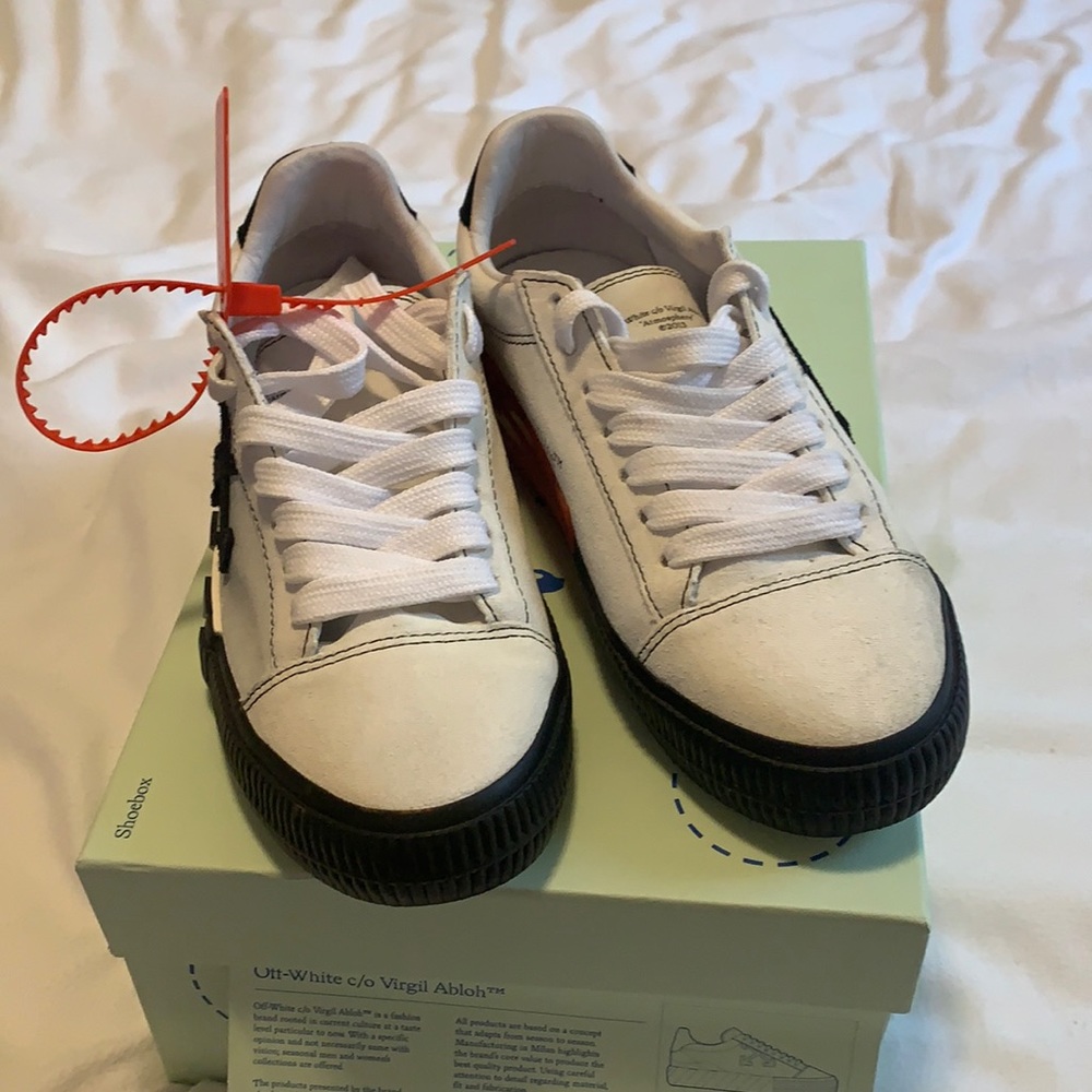 Off-White c/o Virgil Abloh